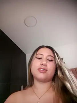 eimy collinssss online show from December 21, 7:21 pm