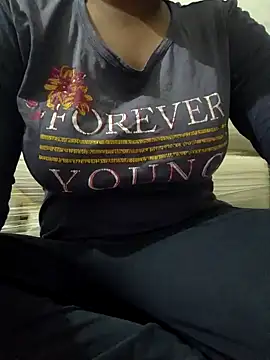 Snapshot of mishti_kaur chatting on December 2, 8:44 pm mishti kaur online show from December 2, 8:44 pm