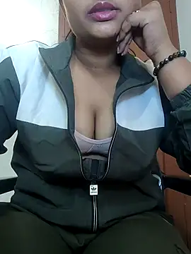 Snapshot of mishti_kaur chatting on December 5, 10:55 am mishti kaur online show from December 5, 10:55 am