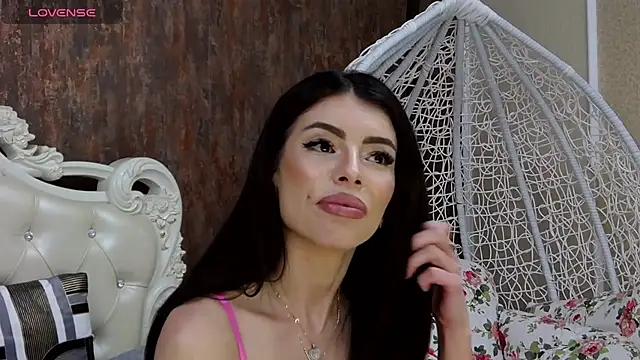 Snapshot of LaraDivine chatting on December 3, 12:27 pm LaraDivine online show from December 3, 12:27 pm