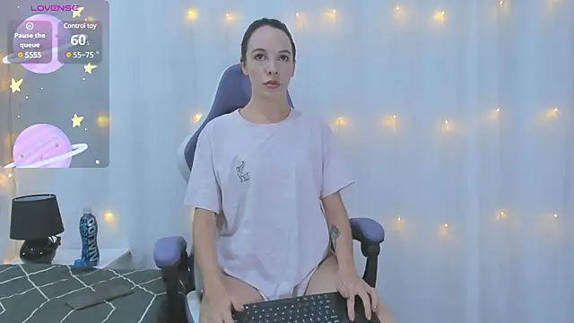 Snapshot of AnneGagner chatting on January 24, 10:19 pm AnneGagner online show from January 24, 10:19 pm