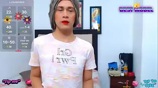 tifaniith online show from January 15, 2:35 pm