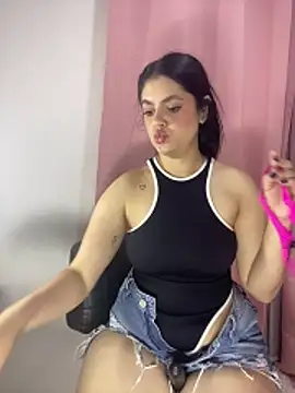 kimberlyhills1 online show from March 18, 7:06 pm