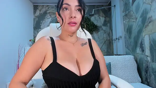 Snapshot of anniemayerx_ chatting on January 10, 3:37 pm anniemayerx online show from January 10, 3:37 pm