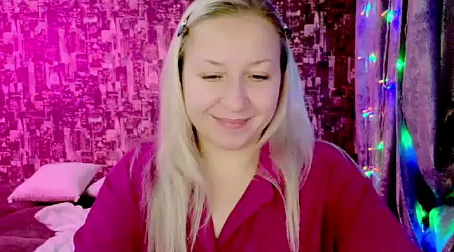 Snapshot of sarakatherin chatting on December 1, 8:09 pm sarakatherin online show from December 1, 8:09 pm