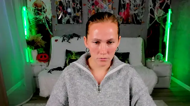 MichelleOrtis online show from October 31, 12:39 pm