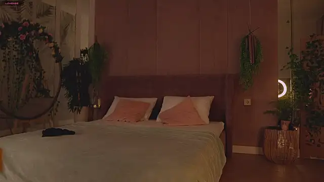 Snapshot of Smiley_Mia chatting on November 11, 5:07 am Smiley Mia online show from November 11, 5:07 am