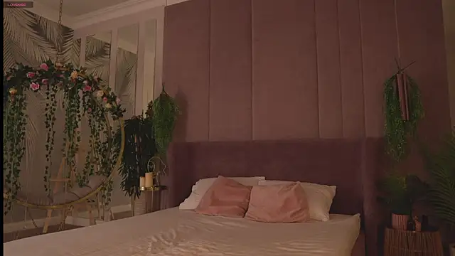 Snapshot of Smiley_Mia chatting on November 16, 5:02 am Smiley Mia online show from November 16, 5:02 am