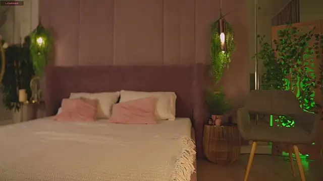 Snapshot of Smiley_Mia chatting on November 29, 5:10 am Smiley Mia online show from November 29, 5:10 am