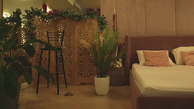 Smiley Mia online show from March 13, 5:03 am