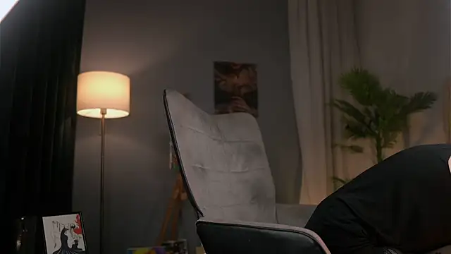 SerenaGrantt online show from April 17, 2:36 am