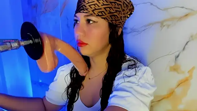 hade cute online show from April 8, 4:40 pm