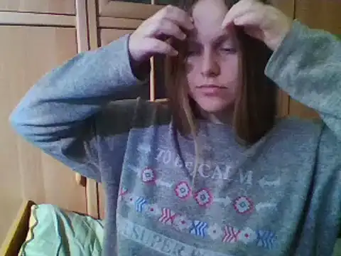 Snapshot of Evasapples chatting on December 15, 6:37 pm Evasapples online show from December 15, 6:37 pm