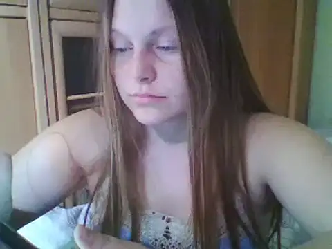 Snapshot of Evasapples chatting on February 9, 12:49 am Evasapples online show from February 9, 12:49 am