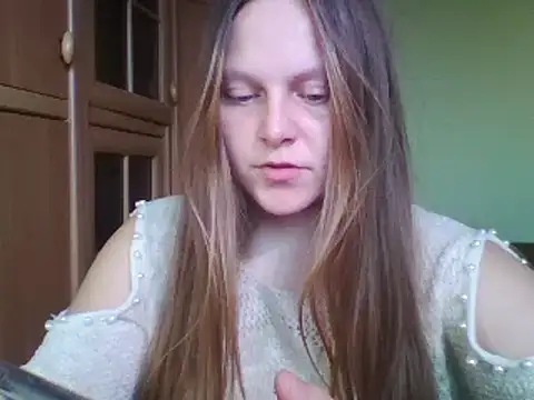 Snapshot of Evasapples chatting on February 13, 12:43 pm Evasapples online show from February 13, 12:43 pm