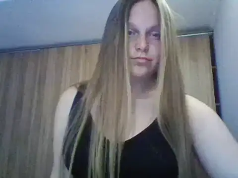 Snapshot of Evasapples chatting on March 14, 7:34 pm Evasapples online show from March 14, 7:34 pm