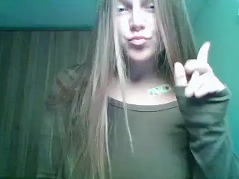 Snapshot of Evasapples chatting on September 14, 12:15 pm Evasapples online show from September 14, 12:15 pm