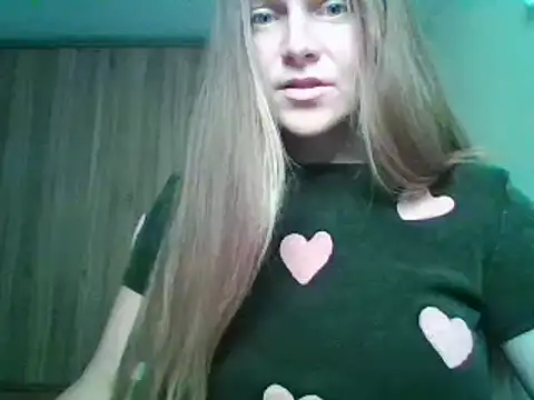 Snapshot of Evasapples chatting on October 5, 7:01 pm Evasapples online show from October 5, 7:01 pm