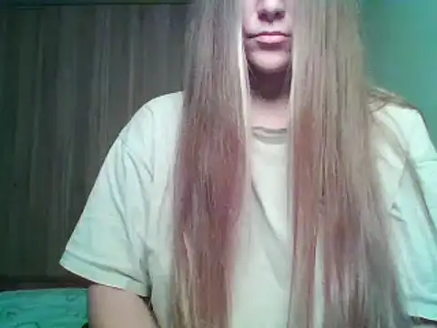 Snapshot of Evasapples chatting on October 23, 9:57 pm Evasapples online show from October 23, 9:57 pm