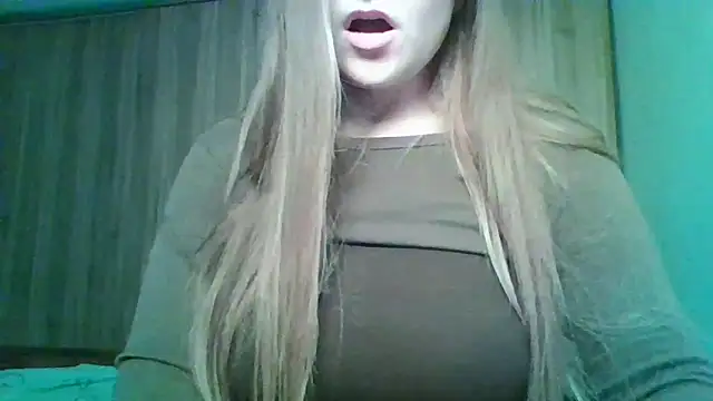 Snapshot of Evasapples chatting on December 19, 6:59 pm Evasapples online show from December 19, 6:59 pm