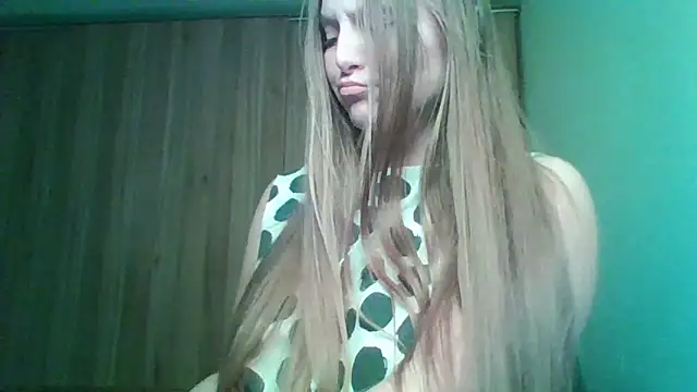 Evasapples online show from February 8, 6:55 pm