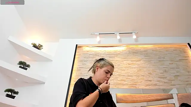 dorothy vegga online show from April 9, 4:01 am