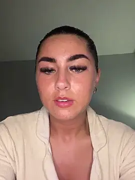 Snapshot of clobunny10 chatting on March 2, 7:54 pm clobunny10 online show from March 2, 7:54 pm