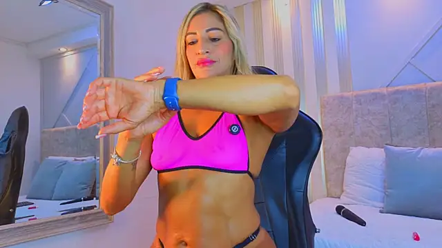 Tayra Pradit online show from March 15, 6:58 pm