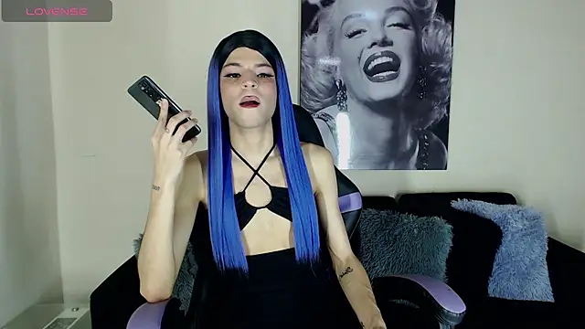 Realbadbxtch online show from December 18, 8:47 pm