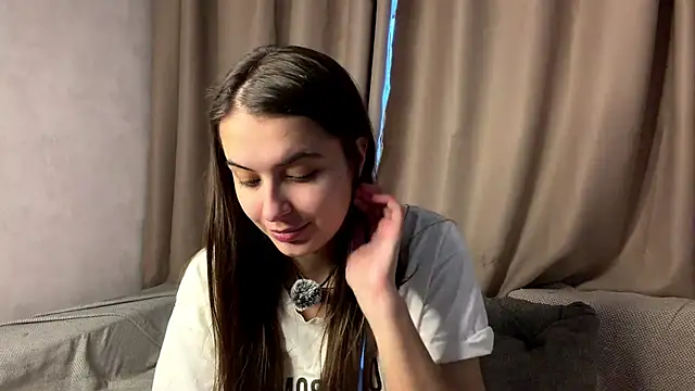 elisa moon online show from March 24, 2:55 pm