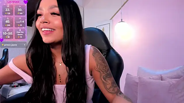 Snapshot of emma_carterr1 chatting on February 13, 9:27 pm emma carterr1 online show from February 13, 9:27 pm