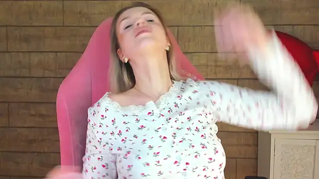 MilanaBalmain online show from February 21, 6:14 am