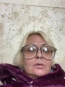 Snapshot of Gardener_of_Illusions chatting on February 7, 2:50 am Gardener of Illusions online show from February 7, 2:50 am