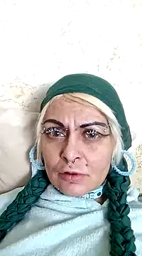 Snapshot of Gardener_of_Illusions chatting on February 23, 5:39 pm Gardener of Illusions online show from February 23, 5:39 pm