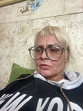 Snapshot of Gardener_of_Illusions chatting on March 6, 8:27 pm Gardener of Illusions online show from March 6, 8:27 pm