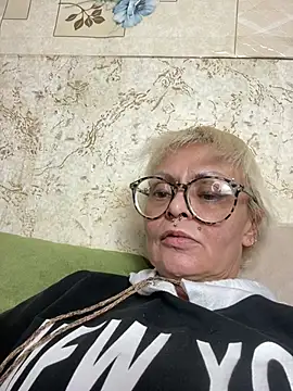 Snapshot of Gardener_of_Illusions chatting on March 7, 4:02 am Gardener of Illusions online show from March 7, 4:02 am