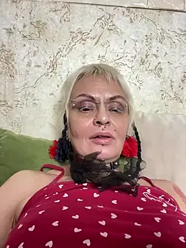 Snapshot of Gardener_of_Illusions chatting on March 11, 1:56 pm Gardener of Illusions online show from March 11, 1:56 pm