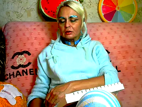 Snapshot of Gardener_of_Illusions chatting on September 15, 12:27 pm Gardener of Illusions online show from September 15, 12:27 pm