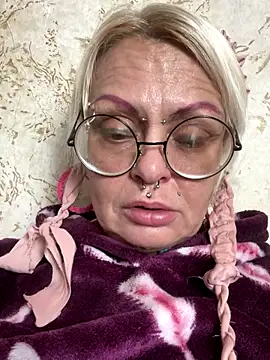 Snapshot of Gardener_of_Illusions chatting on October 8, 12:52 am Gardener of Illusions online show from October 8, 12:52 am