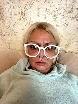 Snapshot of Gardener_of_Illusions chatting on November 3, 3:52 am Gardener of Illusions online show from November 3, 3:52 am