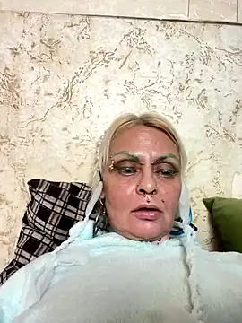 Snapshot of Gardener_of_Illusions chatting on November 12, 12:22 am Gardener of Illusions online show from November 12, 12:22 am