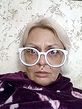 Snapshot of Gardener_of_Illusions chatting on November 18, 4:11 pm Gardener of Illusions online show from November 18, 4:11 pm