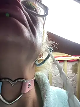 Snapshot of Gardener_of_Illusions chatting on November 27, 11:23 am Gardener of Illusions online show from November 27, 11:23 am