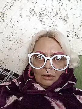 Snapshot of Gardener_of_Illusions chatting on November 28, 1:47 pm Gardener of Illusions online show from November 28, 1:47 pm