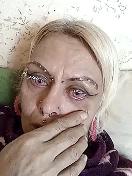 Snapshot of Gardener_of_Illusions chatting on December 1, 12:54 pm Gardener of Illusions online show from December 1, 12:54 pm