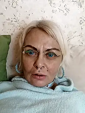 Snapshot of Gardener_of_Illusions chatting on December 2, 1:00 am Gardener of Illusions online show from December 2, 1:00 am