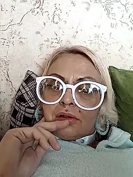 Snapshot of Gardener_of_Illusions chatting on December 2, 1:28 pm Gardener of Illusions online show from December 2, 1:28 pm