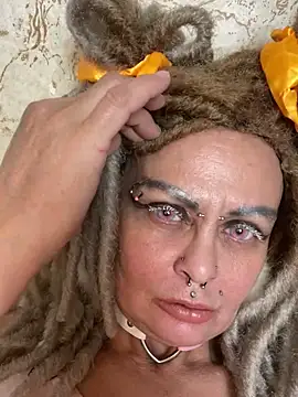 Gardener of Illusions online show from February 6, 2:27 am