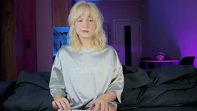 Snapshot of Gregory_Byyrd chatting on September 18, 8:44 pm Gregory Byyrd online show from September 18, 8:44 pm