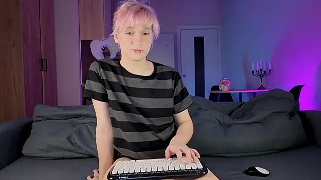 Snapshot of Gregory_Byyrd chatting on February 26, 9:47 pm Gregory Byyrd online show from February 26, 9:47 pm